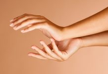 Cum sa indepartezi lacul de unghii semipermanent usor acasa